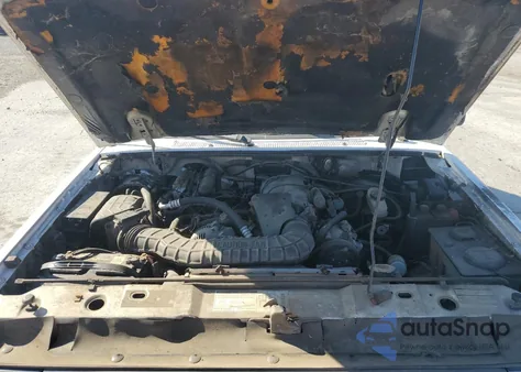 1998 Ford Explorer from USA, damaged, VIN 1FMDU34X0RUA77581